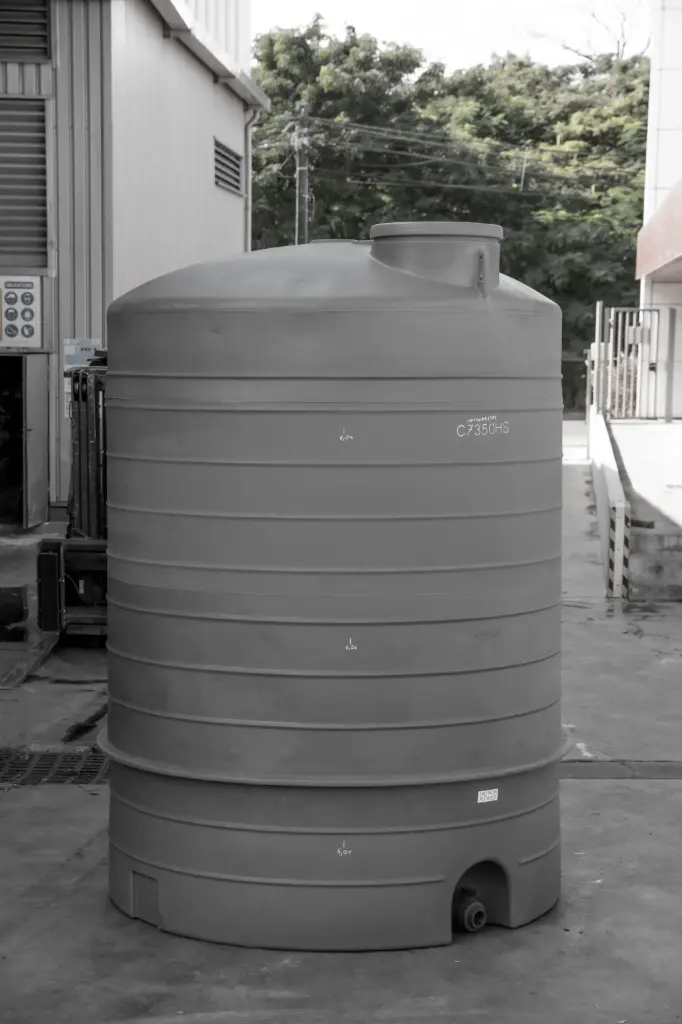 CITERNE 7350L H/SOL VERTICALE